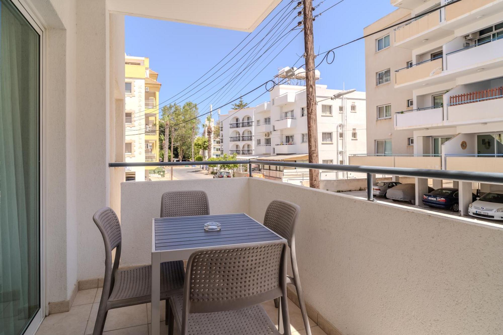 Helios Mackenzie One Bedroom Flat Ларнака Екстер'єр фото